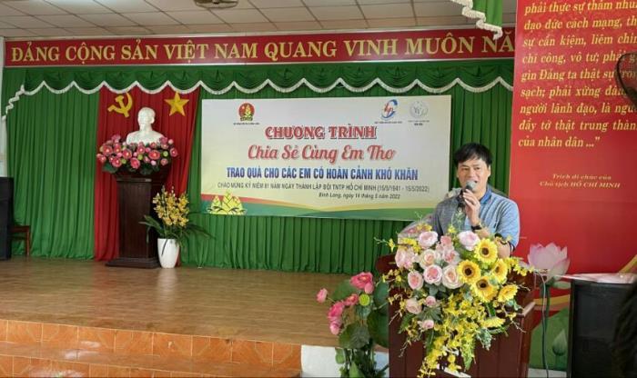 Trao quà cho bà con khó khăn và học sinh vượt khó tại Bình Phước (14/05/2022)